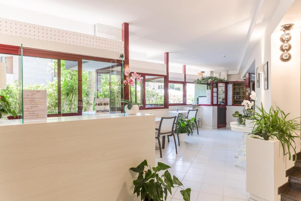 Hotel Parini Bellaria-Igea Marina Esterno foto