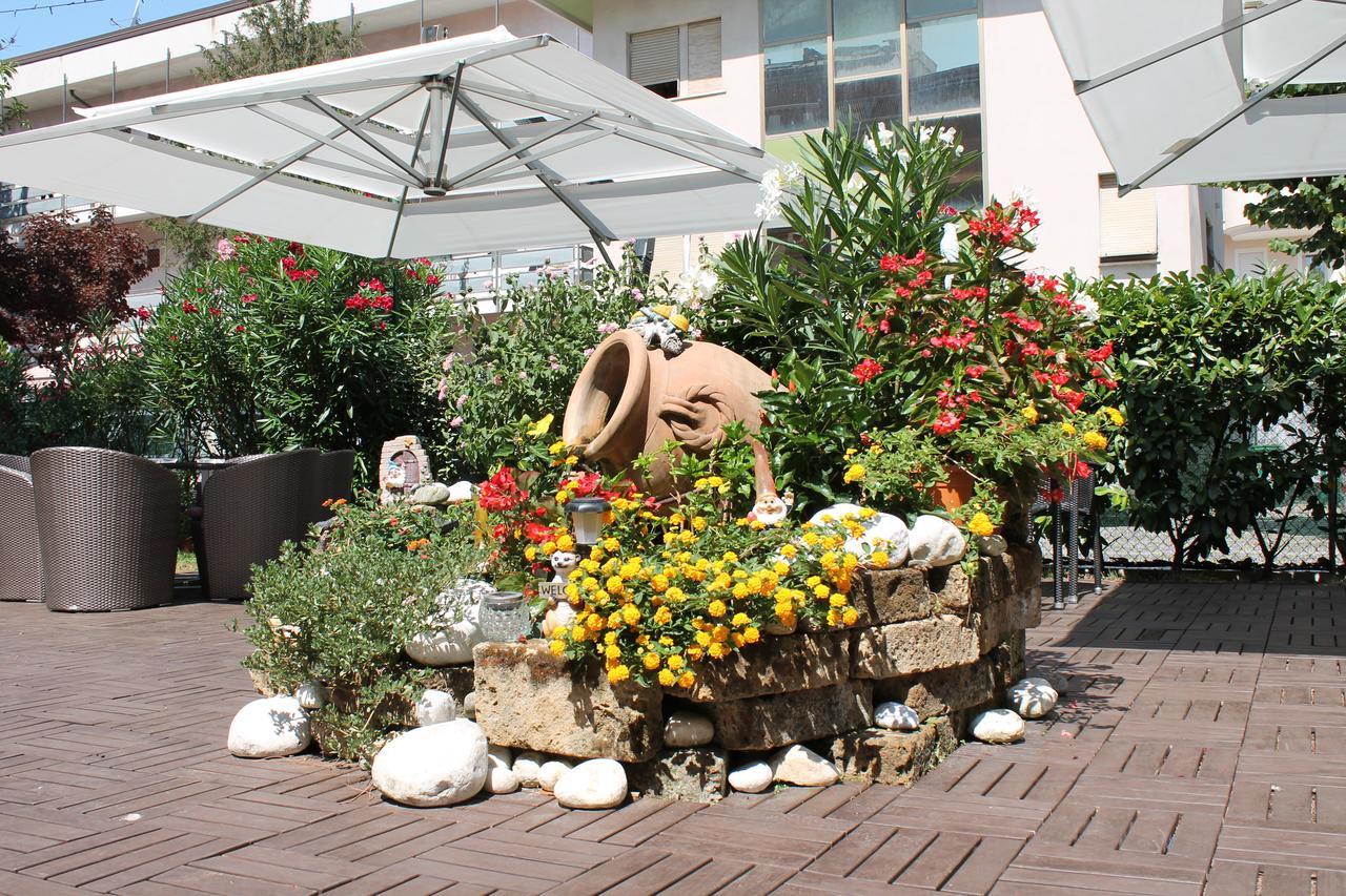 Hotel Parini Bellaria-Igea Marina Esterno foto